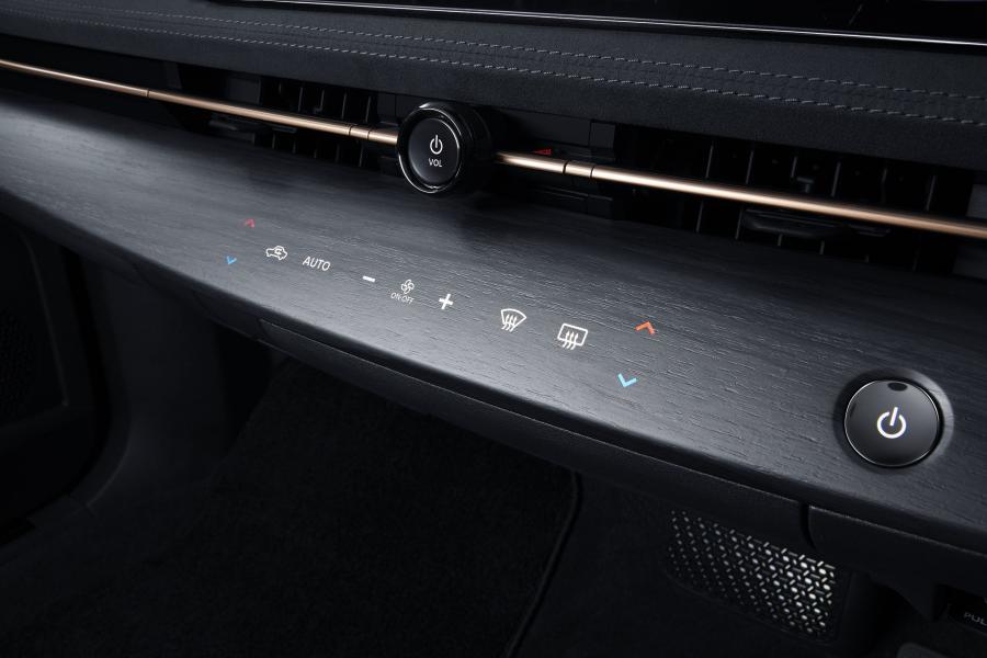 Детали интерьера Nissan Ariya e-4orce 2020 года  (JP) (фото 19 из 53)